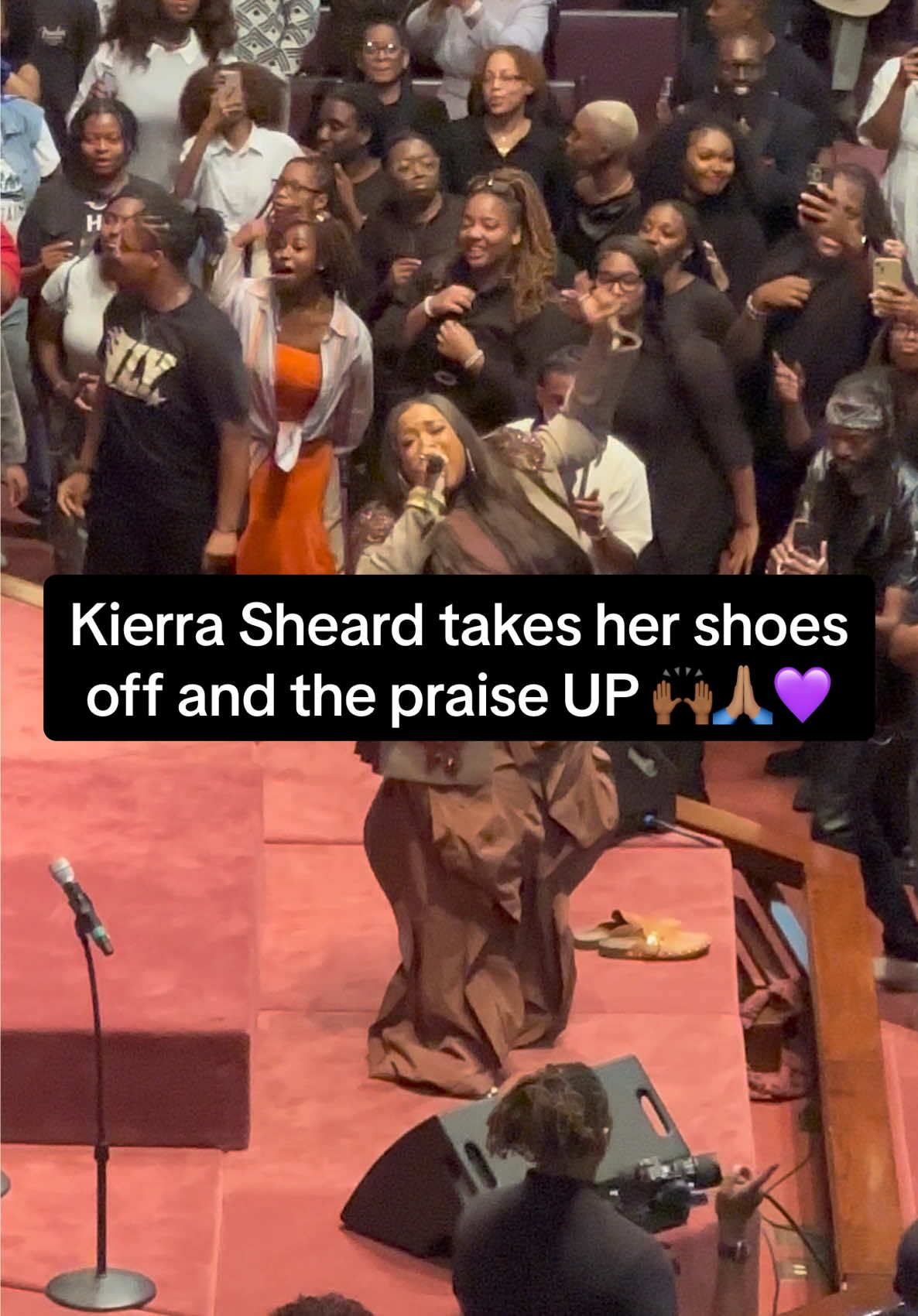 If Kierra Sheard is in the building and has a mic in her hand, just EXPECT to be blessed by God. Consistently, every single time👏🏽👏🏽👏🏽👏🏽 the annointing is SO clear. I really wanted to hear “Rain” but I guess I can wait until next month 😩😆@kierrasheardkelly  #KierraSheard #Gospel #GospelMusic #TheClarkSisters #PraiseAndWorship 