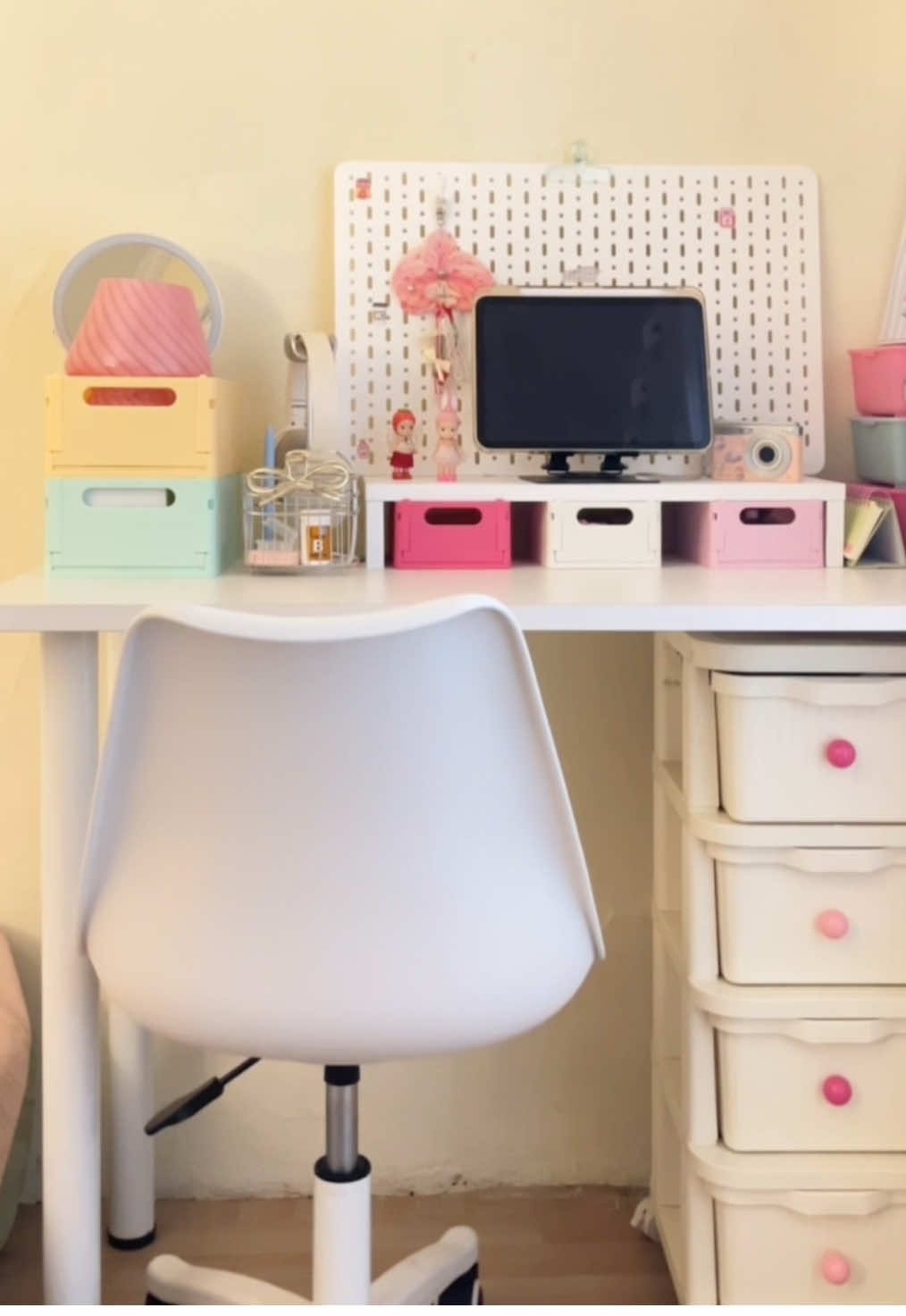 ganti kursi baru lagiww👀🤍