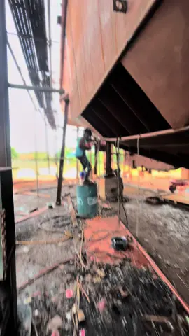 Kek ada yang aneh😂 #cinematic #welding #welder #welderindonesia🇮🇩 #fyp 