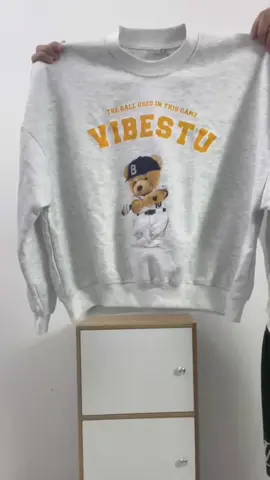 Sweater bóng chày, dễ thương 🥰. #macdepmoingay #thờitrangnamnu #vibestu #aufit #thoitrang 