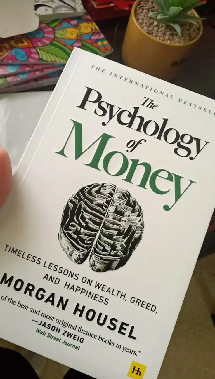 Discover the most powerful lessons from The Psychology of Money 📚✨ How the rich think vs. how the average person spends 🧠💰 These money habits can change your future forever 🚀 #ThePsychologyOfMoney #MoneyTips #BookTok #WealthMindset #FYPシ 