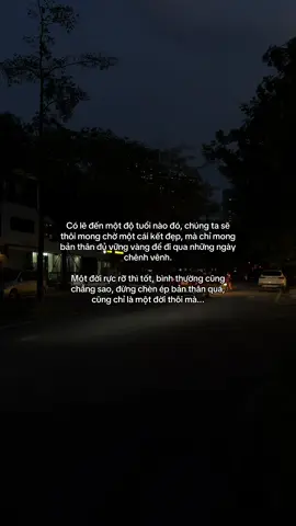 “Có lẽ đến một độ tuổi nào đó, chúng ta sẽ thôi mong chờ một cái kết đẹp, mà chỉ mong bản thân đủ vững vàng để đi qua những ngày chênh vênh. Một đời rực rỡ thì tốt, bình thường cũng chẳng sao, đừng chèn ép bản thân quá, cũng chỉ là một đời thôi mà...” #tamtrang #buonmotchut #cuocsong #fyp #xhtiktok 