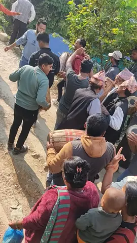 युवाहरुकाे जाेस र अग्रजहरुकाे रितिरिवाजकाे संरक्षण गर्दै एक घर काे देउसि समापन पछि अर्काे घर जाने क्रममा बाटाेमा यसरी  रमाउछन् बुङनामका देउसेहरु....@peshal Dhamala @ramprasadphuyal48 @mrphuyal0 @Krishna Giri @Newson❤️ @Ghanashyam Giri @Bibek Giri @Ekaraj Giri @Kamal Baniya779 @❣️Raja❣️ @yashodagiri291 @सुख दुख मा उनै भगवान @Alina Giri @gopal giri @Tej B. Tamang.Bal @Jiwan phuyal @Mitralal Dhamala 