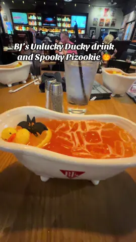 #girlsnight #drinks #bj’s #spookypizookie #rubberducky @bjsrestaurants 