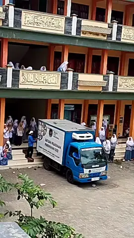 alhamdulillah program mkan siang gratis dari pemerintah dah nyampek pondok putri q..Pp Miftahul Ulum Al Islami congaban kedungdung modung bangkalan👍🥰alhamdulillaj jadi nambah jatah makan santri tiap hari..masya allah🥰 #makansianggratis  #pemerintahanprabowo #gerindra  #santripondok#santri keren🤗 