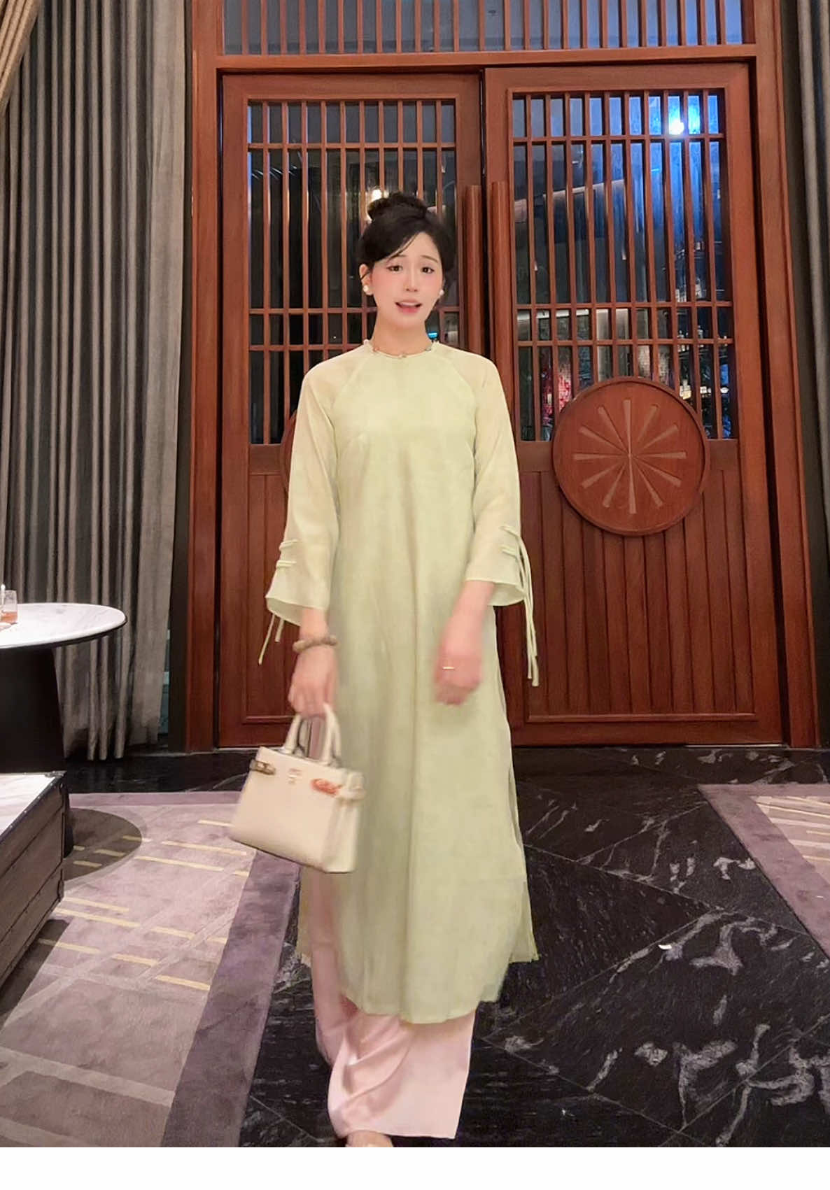 “Cất hết ngây thơ trong mùa hạ… Để sang thu, em hoá kẻ si tình” #foryou #trend #aodai #xh 