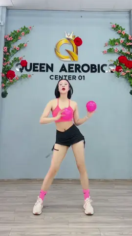 Aerobics cùng bóng. Cả nhà tập với em nhé #xuhuong #aerobics_dance #giamcan #theducthethao #aerobics