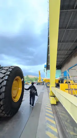 yg lain cwe numpak motor, ini cwo jalan samping hd🙂‍↔️ #alatberat #komatsu #hd785 
