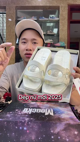 Dép đi ở nhà mà sang chảnh lắm luôn ạ #manhgiay #depnu #depquaingang #deple 