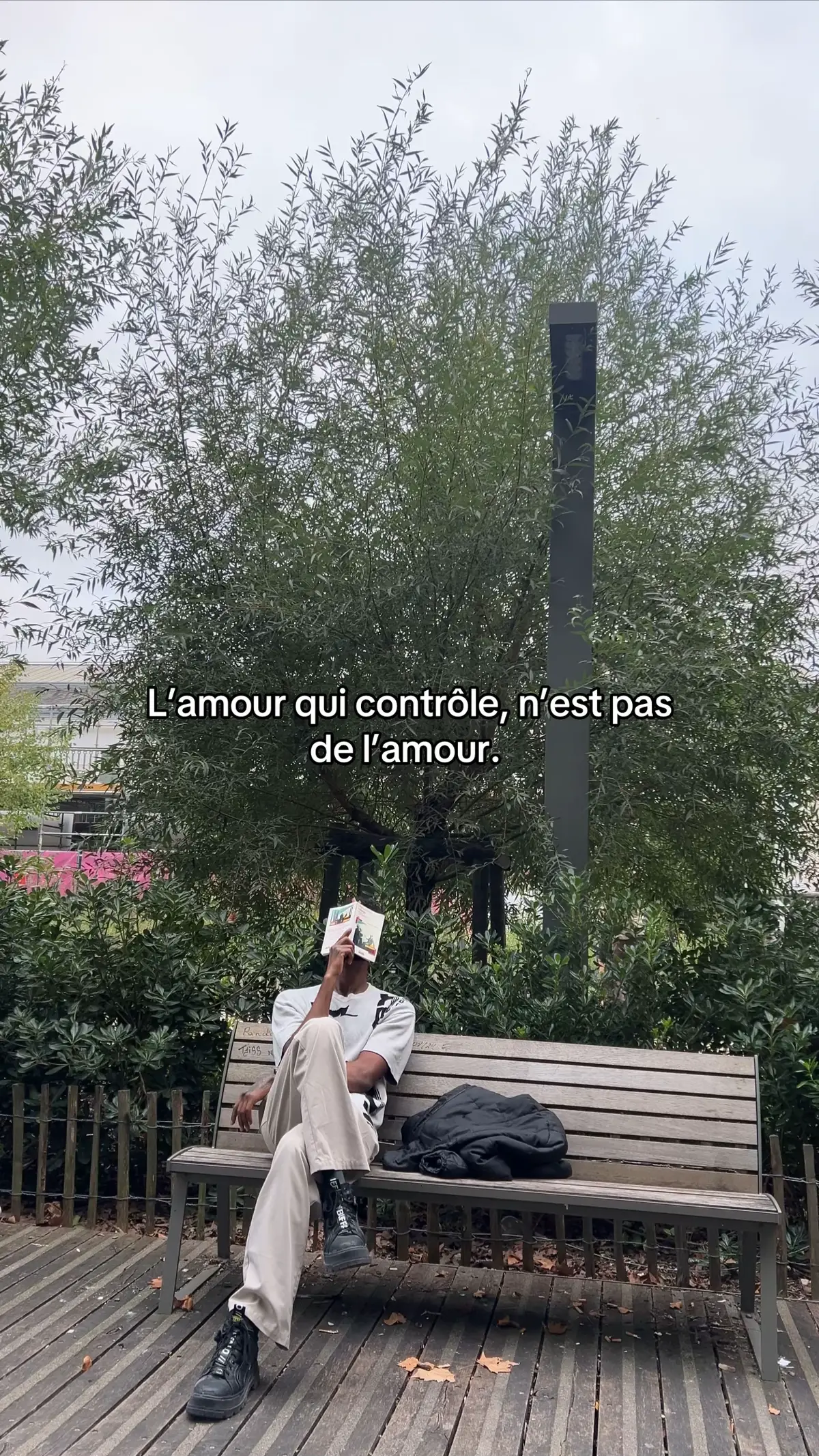 L’amour n’a rien à prouver. Il laisse respirer.. #reallove #deepthought #toxicrelationships #healingquotes 