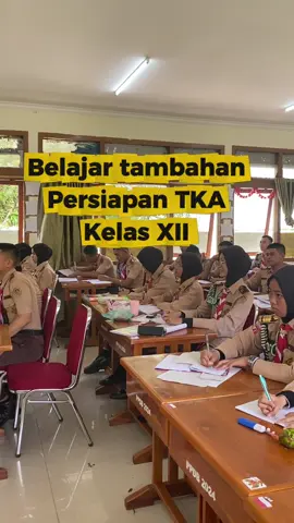Menuju TKA, maka guru-guru sepakat untuk memberikan kelas tambahan bagi murid kelas XII Fase F setiap hari Sabtu. Ini merupakan langkah yang diambil oleh sekolah untuk membantu murid memiliki persiapan yang ‘matang’ dalam menghadapi TKA nantinya. Semangat untuk AC 20. Jangan pernah lelah dalam belajar🔥🔥🔥 #smanagamcendekia #boardingschool #smanac #semimiliter #tka 