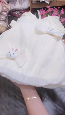 Kệ mình nhắm mắt yêu luôn#xuhuong #quanaotreem #mebimsua #mebimsuachamcon #xaykenhtiktoktrieuview 