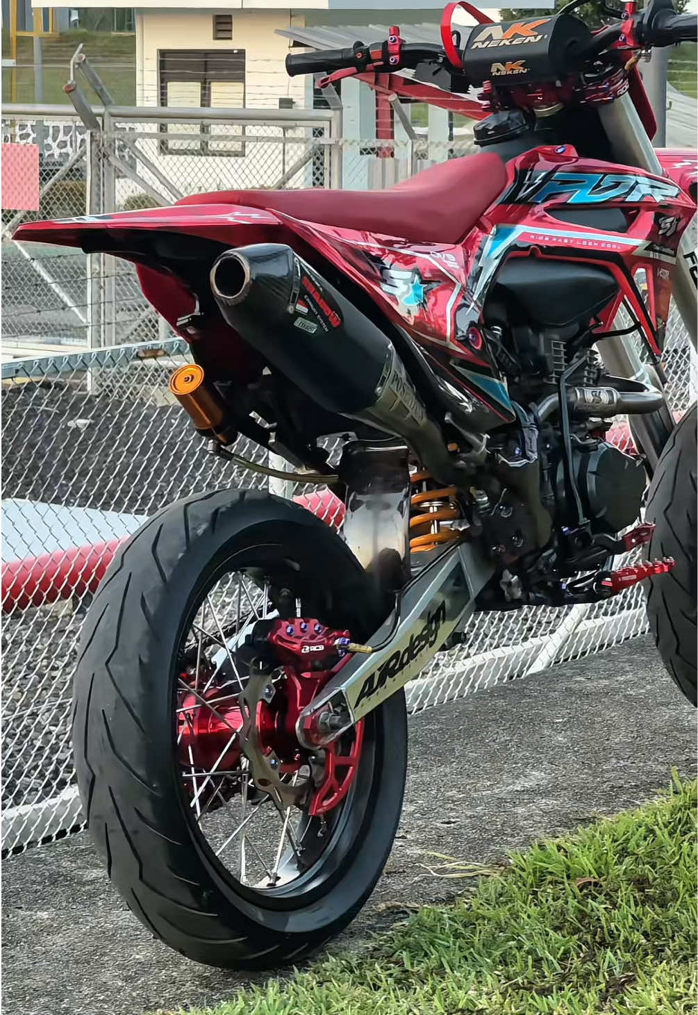 🤩 #crf #supermoto #fyp #foryoupage #crf450lite 