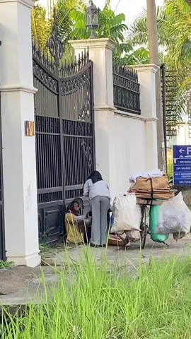 Alhamdulillah wishlist saya,dihari ulang tahun dari tahun”kmrn baru diumurku yang sekarang ini tercapai untuk bagi”makanan ke orang yang mebutuhkan meskipun belum seberapa,terimakasih atas senyum dan doa nya orang baik🤲🏻😇✨ #palembang #fyppppppppppppppppppppppp #fypage 