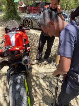 Pump manual pon boleh kan @Nazz Rahman 😂 #ducati #panigalev4 #fyp #foryoupage #fyppppppppppppppppppppppp 