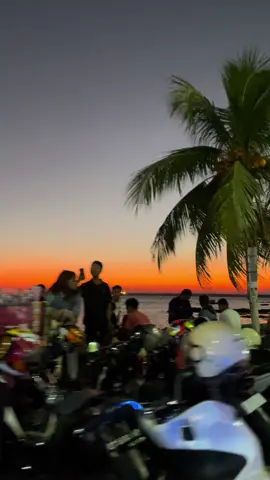 🙁🙁#fyp #sunset #sunsetlover #pantaivibes #balikpapan 