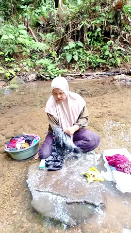 Kapan lah kerja an ini selesai ya kan #trending #sungai #fyppppppppppppppppppppppp #viralvideo #nyuci 