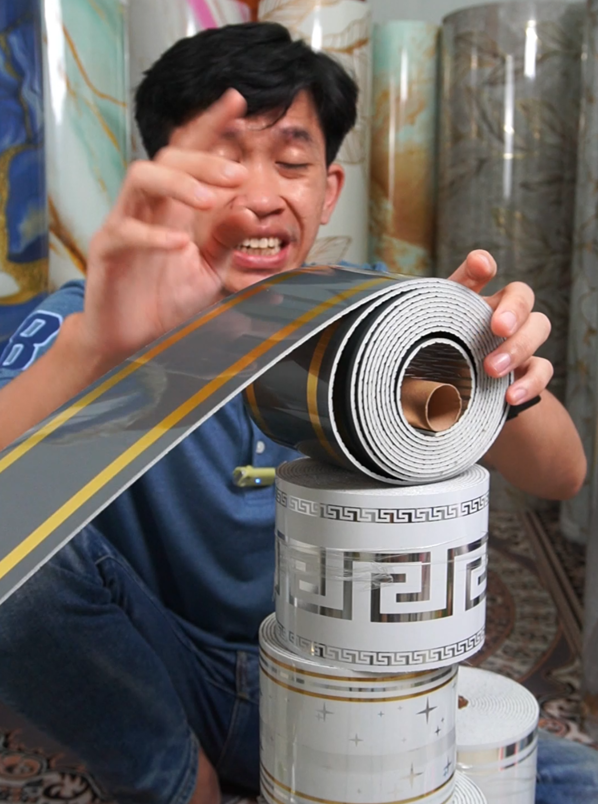 Membalas @nurmalakmlsr17 List dinding vinyl - list dinding pvc #listdinding #wallpaperlistdinding #walldecor #dekorasirumah #listgold 