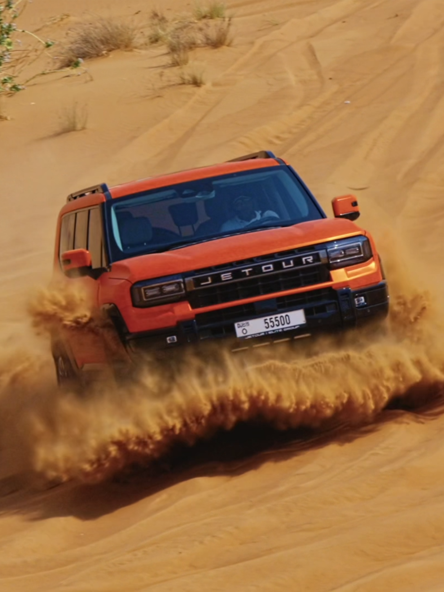 The G700 duo surges with unstoppable energy across endless deserts, each mile a symbol of freedom and each drive a declaration of power. #JETOUR #G700 #BeyondTheHorizon #JETOURGAIA