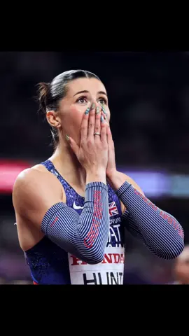 Setelah memenangkan medali perak di Kejuaraan Atletik Dunia, si Cantik Amy Hunt menjadi berita utama ketika ia menyebut dirinya 