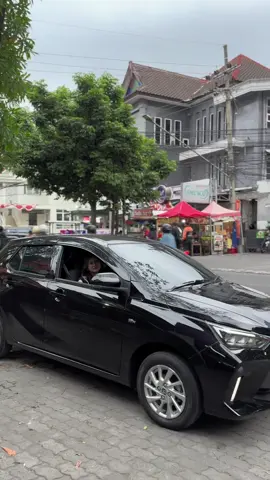 Mobil yang fleksibel banget mau dipake istri buat jemput anak ataupun mau dipake suami berangkat kerja🥰😍 TOYOTA AGYA G 1.2 AT 2023 Price Only 100 Juta-an #henzomobilbekas #henzoautocargarage #henzoautocar #toyota #agya 