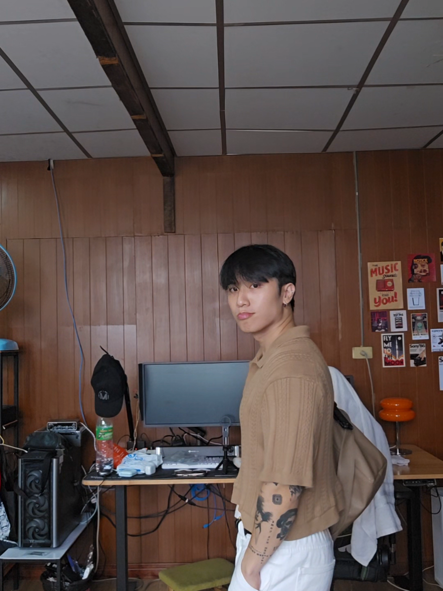 วันที่ 148 ย้อนกลับไปจำไม่ได้ว่าทำไมถึงเริ่มทำชาเลนจ์ 365 วัน ถ้าจำไม่ผิดเหมือนไปอ่านเจอมาในหนังสือเล่มนึงเป็นหนังสือแรงบันดาลใจ มันเขียนไว้ว่าวันๆนึงเรามีอยู่ 24 ชั่วโมงแต่ 24 ชั่วโมงของแต่ละคนไม่เหมือนกัน ผมเลยเอ้ะ ยังไงวะ งง แต่มันเขียนไว้ว่าอย่าเอาเวลา 1 ชั่วโมงไปทำอะไรที่คิดว่าไม่มีประโยชน์ผมเลยย้อนกลับไปผมให้เวลาเล่นเกมทุกวันวันละ 3-4 ชม ผมเลยตัดออก และเริ่มทำมาถึงทุกวันนี้ #ราเชนท้องหมี 