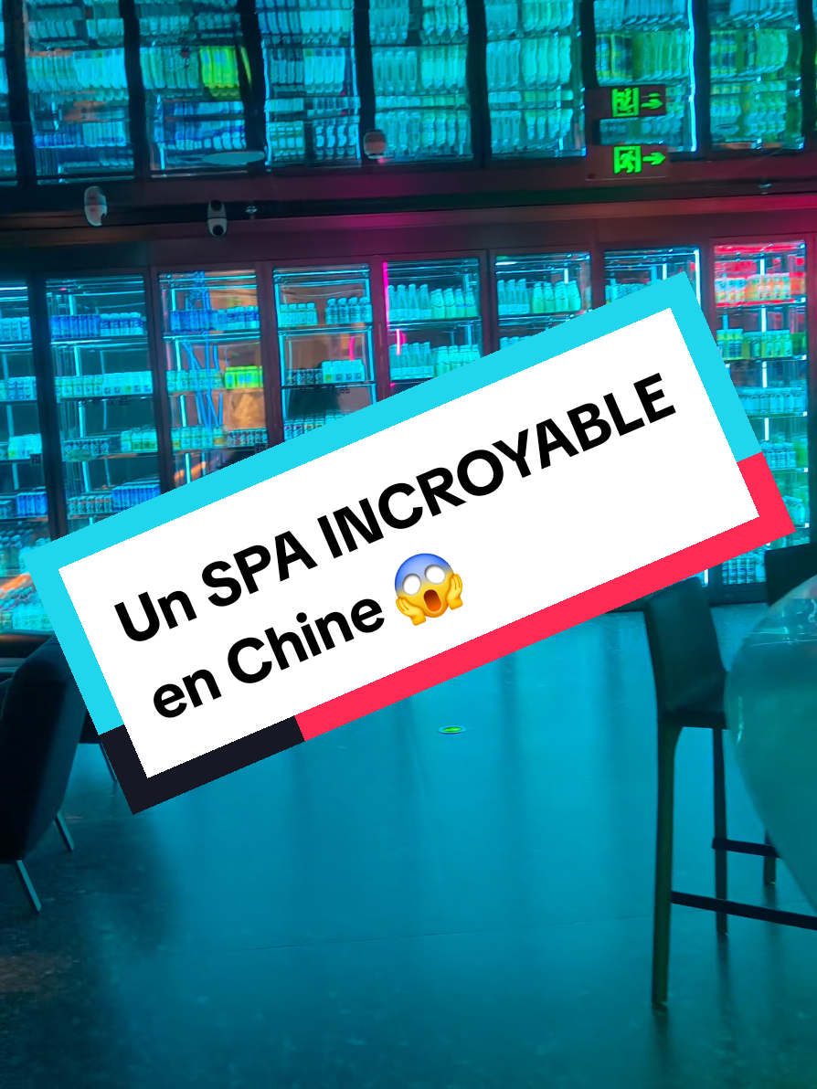 😱 En Chine, les SPA n’ont rien à voir avec ceux qu’on connaît en France ! Ici, ce sont de vrais complexes géants où l’on peut : 🛁 Profiter de piscines, jacuzzis, hammams et saunas 🍣 Manger à un buffet à volonté 🎮 Jouer à la PS5, Xbox et même à des jeux d’arcade 🛏️ Dormir et passer la nuit sur place 🎤 Chanter au karaoké, regarder un film ou se détendre en famille 👉 Et tout ça pour un prix vraiment pas cher ! Dans cette vidéo, découvrez pourquoi les SPA chinois sont uniques au monde et pourquoi vous n’en verrez jamais de tels en Europe… #Chine #SpaChine #VoyageChine #VieEnChine #RomSSin