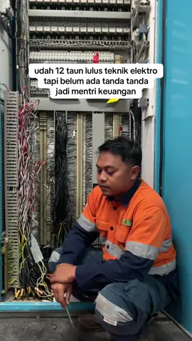 bentar lagi kali yakk.  siapa tau jadi mentri juga.  #teknikelektro #tekniklistrik⚡ #foryou #electrikalwork #fyp 