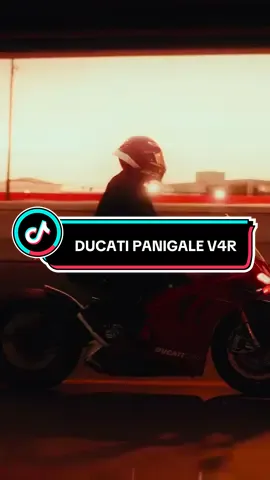 Chạy giữa thế giới, mà vẫn bình yên 😊😊😊 #motocycle #sportbikelife #ducati #v4r #fyp 