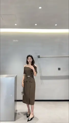 🔸ပွဲတက်လေးတွေရှာနေတာဟုတ်😍😍 ✨ပွဲတက်ဝတ်လည်းရ အခြားနေရာလေးတွေမှပါ ဝတ်ရအဆင်ပြေသော ဒီဇိုင်းသစ်လေး ရောက်ထားပီနော်  ချစ်တို့ 🔸Cuttingလေး အရမ်းလှသော ဒီဇိုင်းလေး ✨ပြည့်တဲ့ မင်မင့်ချစ်လေးတွေလည်းအဆင်ပြေသော cutting လေးပါရှင့် ✨ဒီဇိုင်းဆန်းလေးလည်းဝတ်ချင်တယ်အရမ်းလည်း hot ဖစ်တာမျိုးမကြိုက်ဘူးဆို ဒါလေးက အဆင်ပြေသောလေးပါနော် ချစ်တို့ 🔸ခါးပါတ်လေးပါလက်ဆောင်ထဲ့ပေးထားတာမို့ ထပ်ရှာနေစရာလည်းမလိုတော့ဘူးနော် ချစ်တို့ 🌈 Size: S,  M,  L,  XL #immi #fashion #clothing #trending #tiktok 