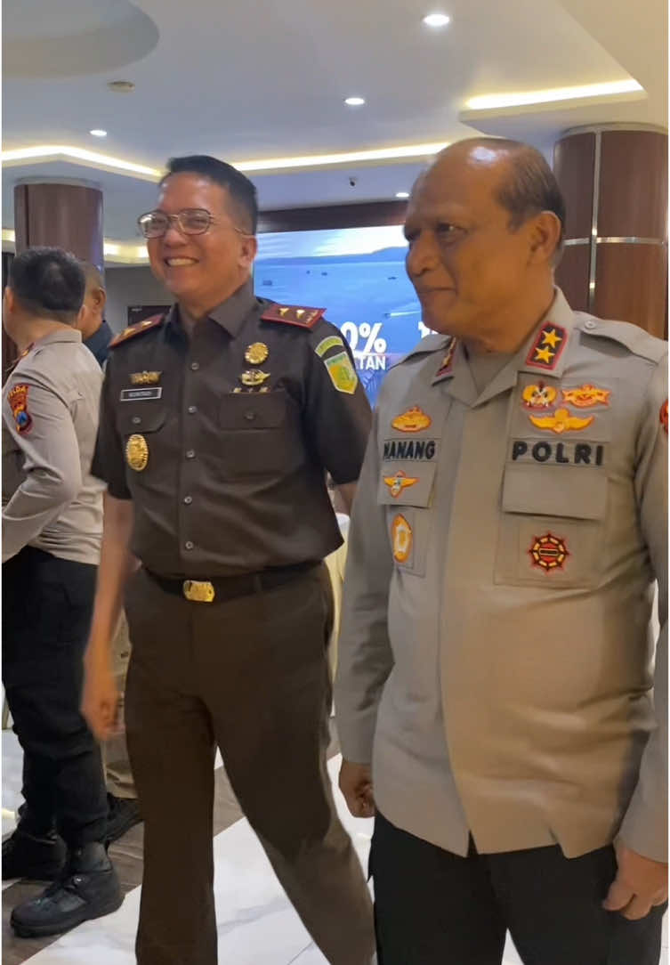 Rapat Tim Kunjungan Kerja dari lembaga legislatif di Mapolda Jatim. Kegiatan ini menjadi wujud sinergi dalam memperkuat kolaborasi demi peningkatan pelayanan dan penegakan hukum di wilayah Jawa Timur. #senantiasamenjadilebihbaik  #kapolresblitar #KapolrestabesSurabaya #poldajatim