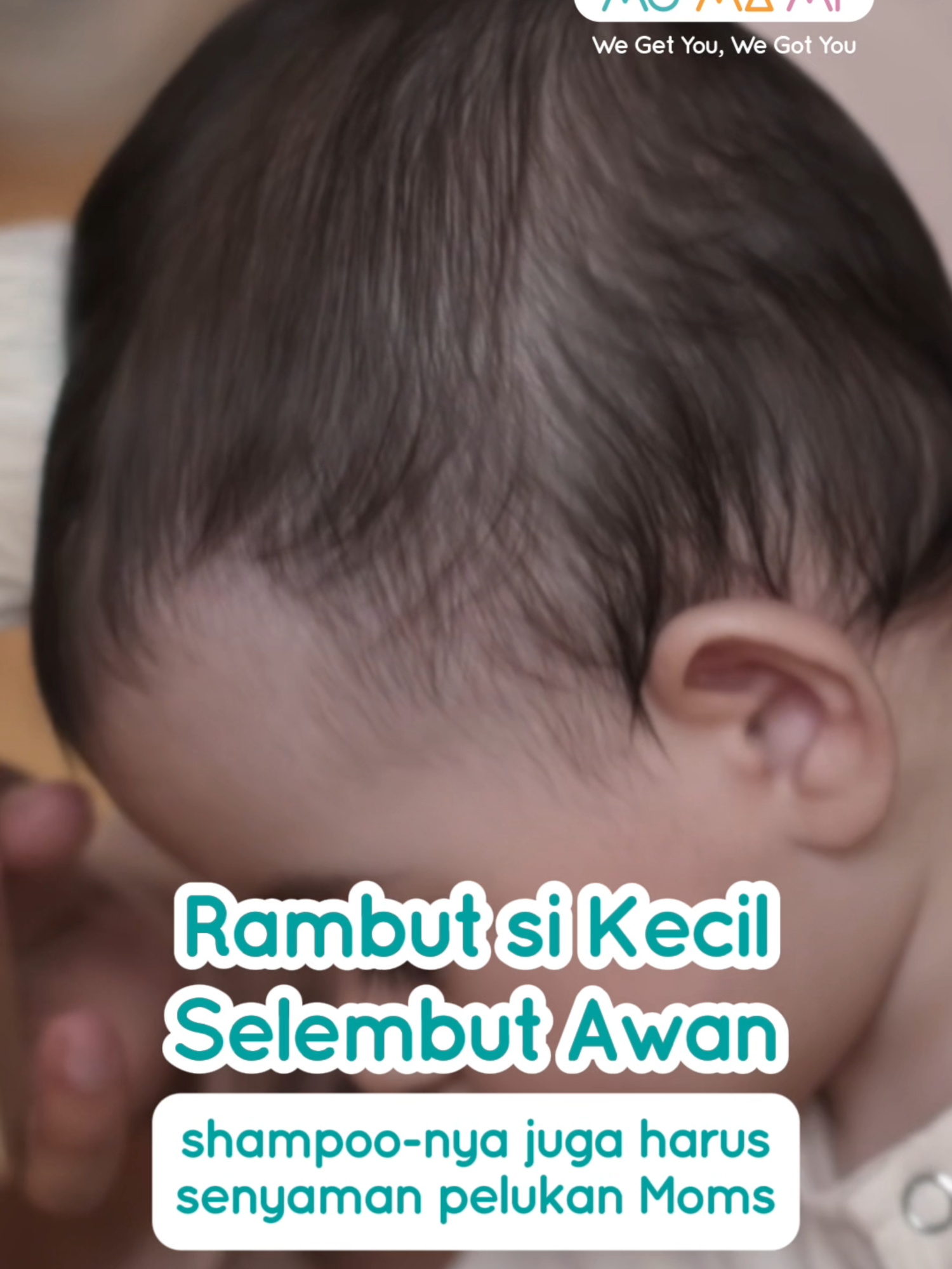 Moms, ready kasih sentuhan selembut pelukan di setiap helai rambut si Kecil?💛 Bukan cuma lembut, tapi juga kuat & ternutrisi alami dengan Momami Kids Shampoo. Diperkaya Probiotic untuk jaga keseimbangan alami, Avocado Oil untuk melembapkan, dan Pro-Vit B5 untuk memperkuat tiap helai rambut🌿 #MomamiIndonesia #WeGetYouWeGotYou #kids #shampoononsls