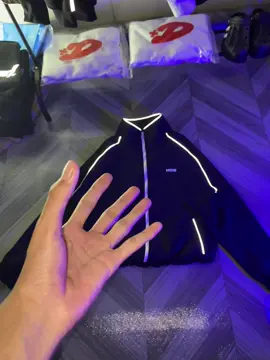 Ristok warna navy??kepoin di live/keranjang🥶 - - #outfitinspo #tracktop #jaketmurah #jaketreflective @HOUSE OF SMITH 
