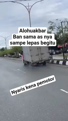ngeri sampe lepas sama as nya begitu ya❗nyaris kena pemotor #shorts
