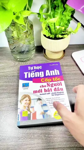 Cuốn sách “Tự học tiếng Anh cấp tốc cho người mới bắt đầu” chính là giải pháp giúp bạn học tiếng anh hiệu quả #TuHocTiengAnh #TiengAnhCapToc #SachHayNenDoc #MCBooks #DongLucHocTap 