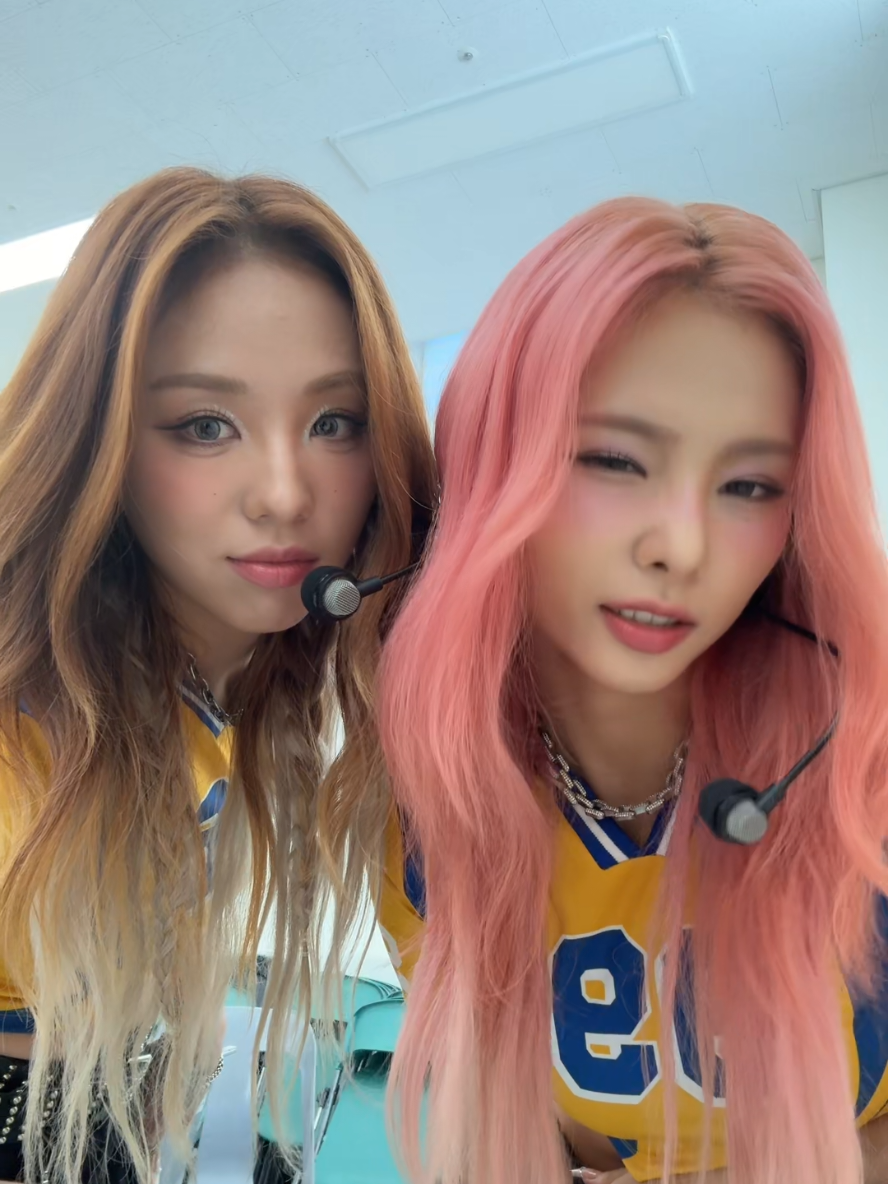 🍭🧁🍫🍬🍡on my 👅  #QueenzEye #퀸즈아이 #원채 #아윤