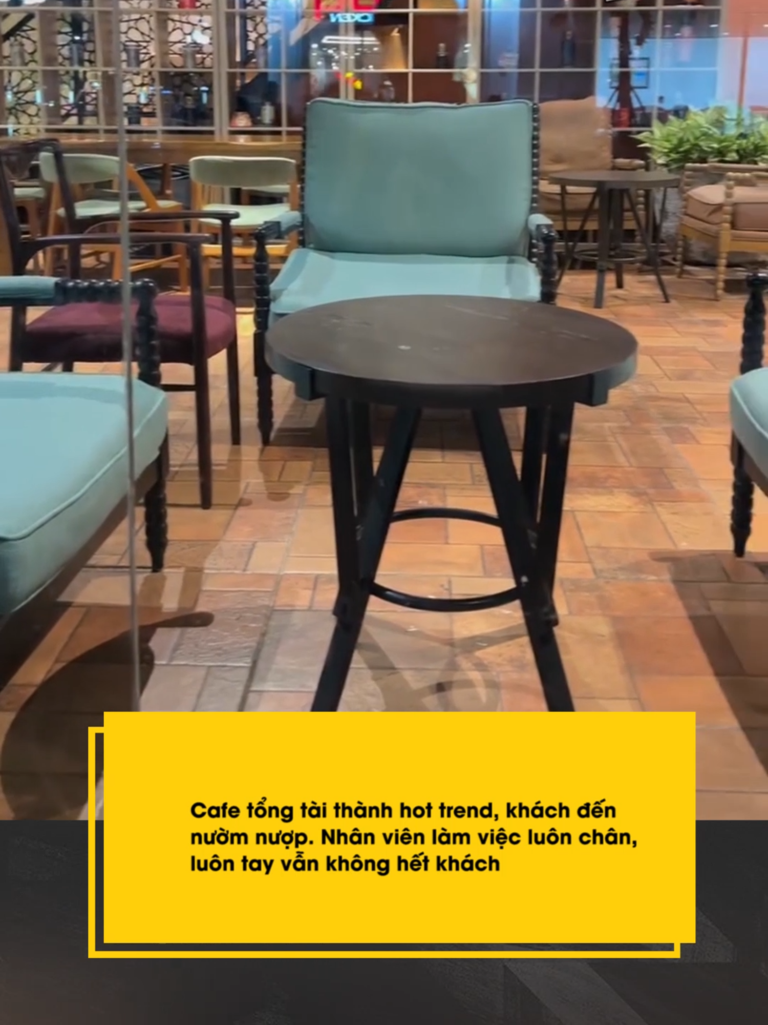 Cafe tổng tài thành hot trend, khách đến nườm nượp. Nhân viên làm việc luôn chân, luôn tay vẫn không hết khách #khaunghiep #dramin #tongtai