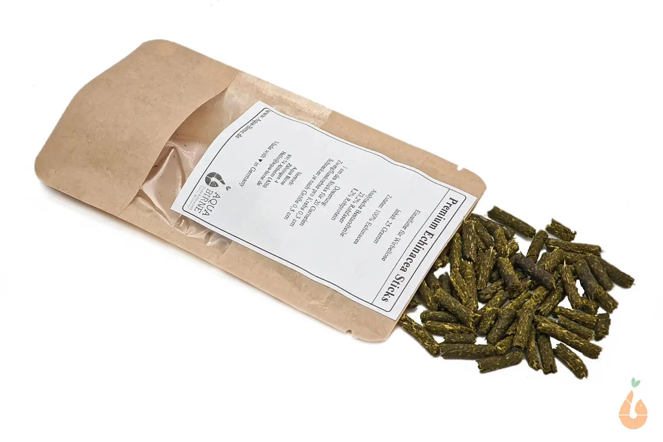 - Geeignet für Garnelen & Schnecken & Krebse & Krabben & Fische - Reich an natürlichen Vitaminen und Mineralstoffen - Fördert Vitalität und aktives Verhalten - 100% natürlich in höchster Qualität Natürliche Pflanzenkraft für Garnelen & Co: Sie möchten Ihren Garnelen, Schnecken, Krebsen und anderen Aquarienbewohnern eine natürliche und nährstoffreiche Ergänzung bieten? Dann sind unsere Premium Echinacea Sticks genau das Richtige. 🤠👍 Diese sind ein 100 % natürliches Futter aus schonend getrocknetem Echinacea purpurea (Roter Sonnenhut). Diese Futtersticks eignen sich ideal als Beitrag zur abwechslungsreichen Fütterung von Wirbellosen im Aquarium. Die Pflanze Sonnenhut (Echinacea purpurea) wird in der Aquaristik für ihre natürlichen Eigenschaften geschätzt. Premium Echinacea-Sticks bringen diese natürlichen Eigenschaften in die Ernährung ein - zur Unterstützung eines natürlichen Fressverhaltens und einer naturnahen Haltung im Aquarium. Dabei kommen sie ganz ohne Zusätze aus, denn sie bestehen aus 100 % Echinacea / Sonnenhut - naturbelassenes Pflanzenfutter für ihre Lieblinge im Aquarium. Mehr als nur Futter für Garnelen, Schnecken und andere Aquariumtiere: Premium Echinacea Futtersticks sind nicht nur ein super Garnelenfutter / Schneckenfutter, sie können noch viel mehr! In meiner Zuchtanlage werden alle (Zwerggarnelen, Aquariumschnecken, Krebse und Krabben) damit gefüttert. Sogar viele Fische / Fischarten (wie Guppys, Welse, Panzerwelse, Platys, Salmler, uvm.) fressen auch gerne die Echinaceasticks, sobald diese den Boden des Aquariums erreichen. --- Birnes Aquarium Zuchtanlage: Zwerggarnelen / Garnelen, Aquariumschnecken / Wasserschnecken, Krebse, Krabben, Wasserpflanzen, Moose uvm. 🦐🌿 Aquarium Tiere, Premium Futter, wertvolle Tipps und vieles mehr auf: Aqua-Birne . de 🐌🦞 ▶️ Folgen und linken nicht vergessen :) Aquaristische Grüße Daniel Birnbaum, die Aqua Birne 🍐 . . . #Aquarium #garnelenfutter #schneckenfutter #neocaridina #garnelenaquarium 