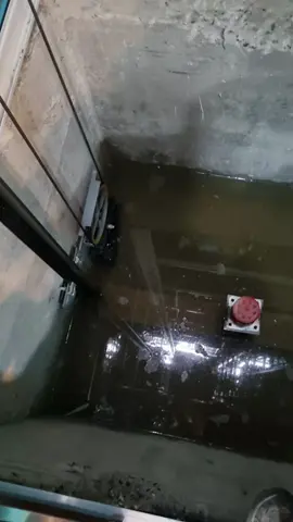 Nước Vào Hố Pít Thang Máy #thangmay  #sanxuatthangmay  #thangmaygiare  #thangmaygiadinh 