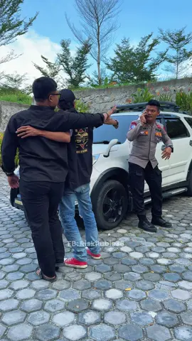 PAKPOL DISURUH MINGGIR DARI MOBIL #fyp  #foryou #telajakgile 