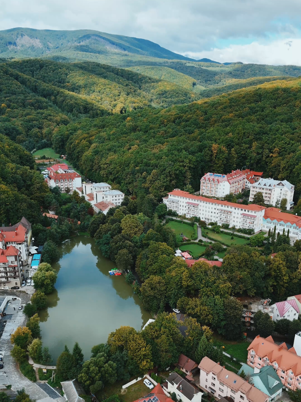 Сонячне Закарпаття в осінній день 