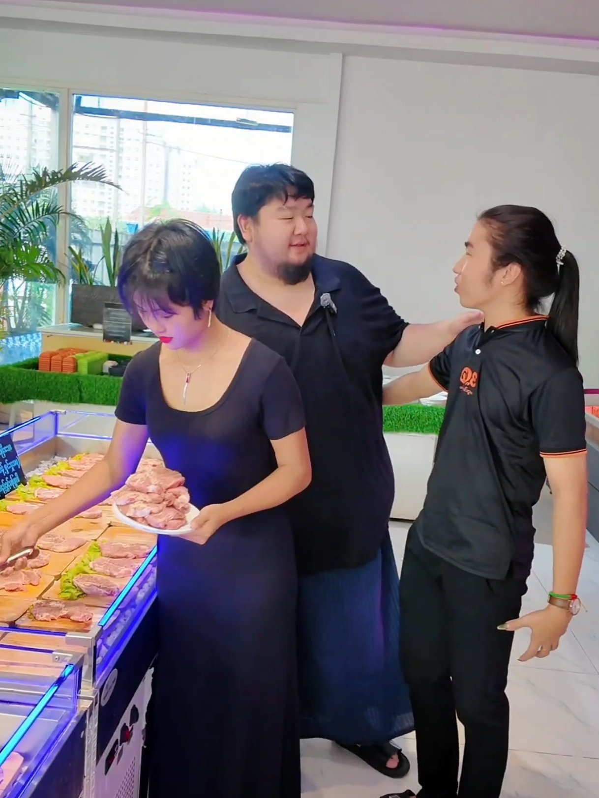 မနောက်ကြပါနဲ့လို့ပြောချင်ပါတယ်ဗျာ ကျနော်ကအားမနာတတ်လို့လွန်ကုန်ရင်မကောင်းဘူးဗျ #eating #food #entertainment 