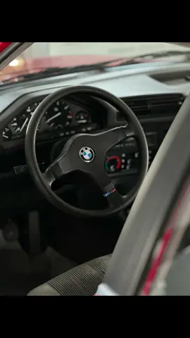 😳 Myślisz, że Twoje stare BMW widziało już wszystko? 👉 Daj nam jeden dzień, a wyjedzie od nas jakby właśnie zjechało z salonu! 💦 Detailing, korekta lakieru, wnętrze na błysk – robimy magię ✨ 📍 Sprawdź, co potrafimy zdziałać z Twoim autem! #cardetailing #bmw #carsoftiktok #detailers #autodetailing