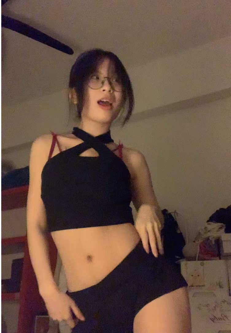 high neck clothing is not my thing fr #fyp #folded #trending #dance #tiktok 