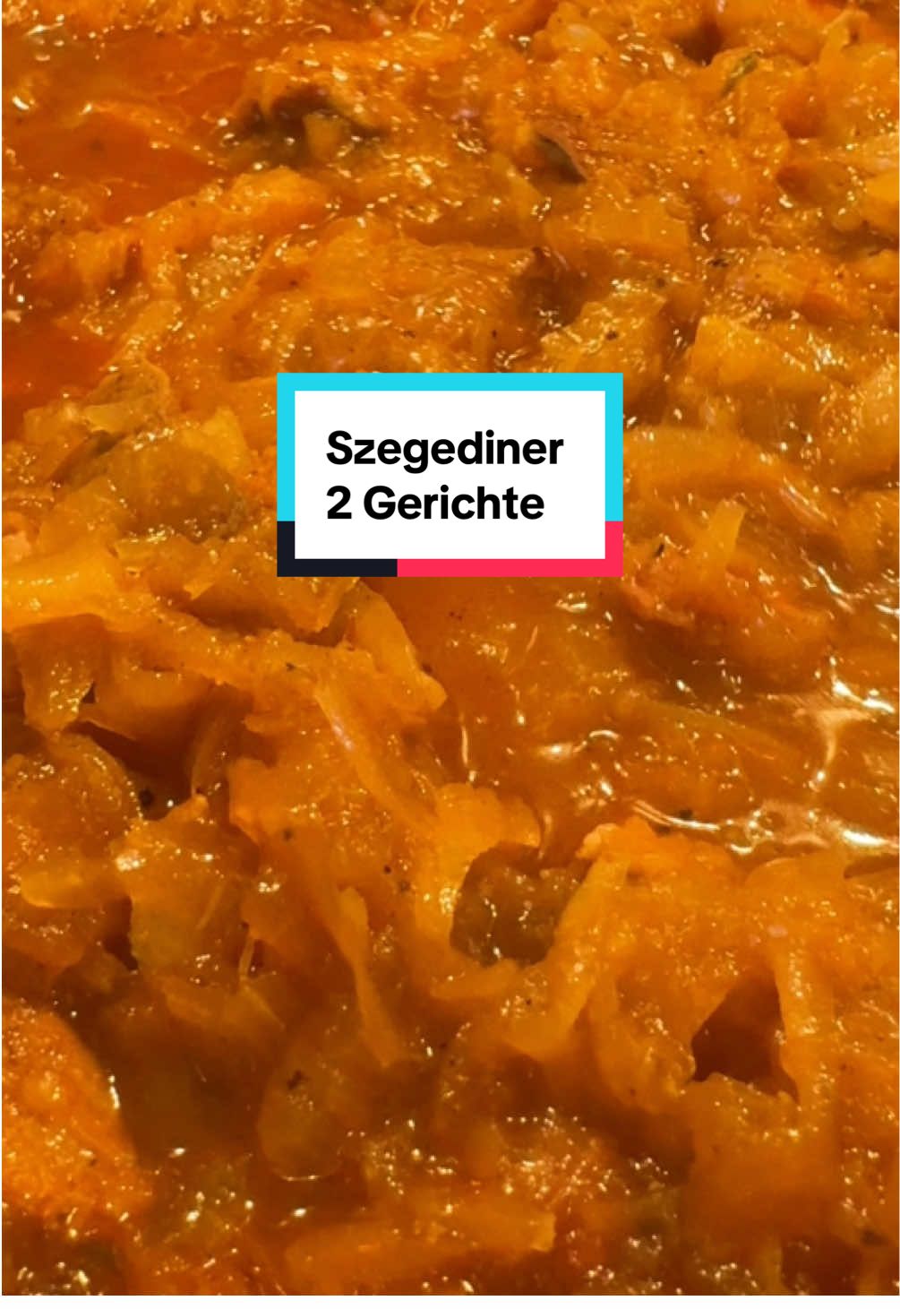 Szegediner wer liebt es genauso wie ich  Schaut euch gerne mein Rezept an , wie ich es zubereitet hab.  Zutaten und Zubereitung  👇 Gulasch  400 Gr Scheinegulasch  400 Gr Zwiebeln  2-3 Knoblauchzehen  1 Teelöffel Salz  1 Teelöffel Pfeffer  2 Teelöffel Paprika Edelsüß  1 Esslöffel Tomatenmark  250 ml Wasser  250 ml Brühe Rinderkraftbrühe  Zwiebel und Knoblauch in Würfel schneiden.  Butterschmalz erhitzen das Schweinefleisch richtig anbraten bis es goldbraun wird . Jetzt Zwiebeln dazugeben , anbraten bis sie glasig weich werden. Knoblauch dazugeben und verrühren. Nun würzen wir alles und geben Tomatenmark dazu. Alles gut verrühren und anbraten lassen. Nun mit Wasser und Brühe ablöschen, kochen bis es weich ist. Ca 1 Stdunde.  👇 Sauerkraut  2 Zwiebeln  400 Kasser Hals  500 Gr Sauerkraut Miltessa hab ich genommen  250 Gr Rinderkraftbrühe  Kümmel gemahlen  Kasseler richtig gut anbraten lassen von alles Seiten.  Zwiebel dazugeben , anbraten bis bis sie glasig werden.  Sauerkraut dazugeben verrühren und das Kasseler oben auf das Kraut legen. Mit Brühe ablöschen aufkochen lassen und mit einem Deckel kochen bis das Kasseler weich ist.  👇 Sobald alle 2 Gerichte fertig gekocht sind , mischen wir sie zusammen.  👇 Ihr könnt aber gerne erst Gulasch mit Nudeln essen und  Sauerkraut mit Kasseler und Salzkartoffeln.  Am nächsten Tag könnt ihr das Gericht auch erst zusammen mischen.  Ganz viel Spaß beim nachmachen.  #szegediner #gulasch #sauerkraut #mittagessen #rezept 