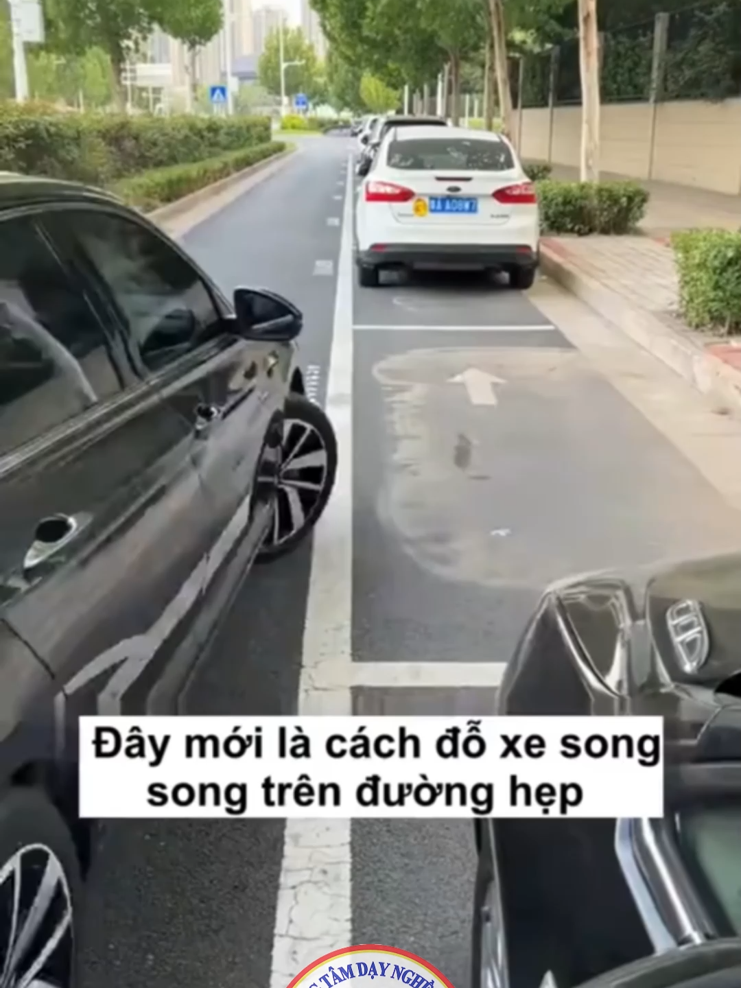 Cách đỗ xe song song trên đường hẹp dành cho lái mới mà mọi người nên biết. Ai chưa có bằng lái xe tại TP.HCM thì nhanh tay đăng ký với kênh để nhận ưu đãi từ trung tâm như A1 giảm còn 550k, A còn 1500k, B giảm 5tr!!! #xuhuong #hoclaixe #hoclaixeoto #banglaixe #gpeh