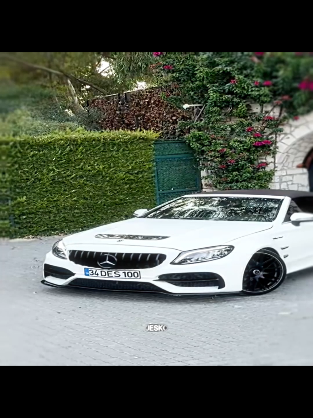 sen gel arkadaşın dinlensin 😁 . . . . #mercedes #car #edit #tr #fyp 