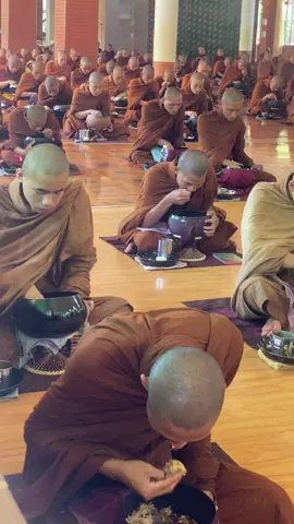 မဟာဝိဟာရ ကျောင်းတိုက် လှည်းကူး🙏#thinkb4youdo 