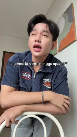 menikmati weekend dengan tidur dan rebahan