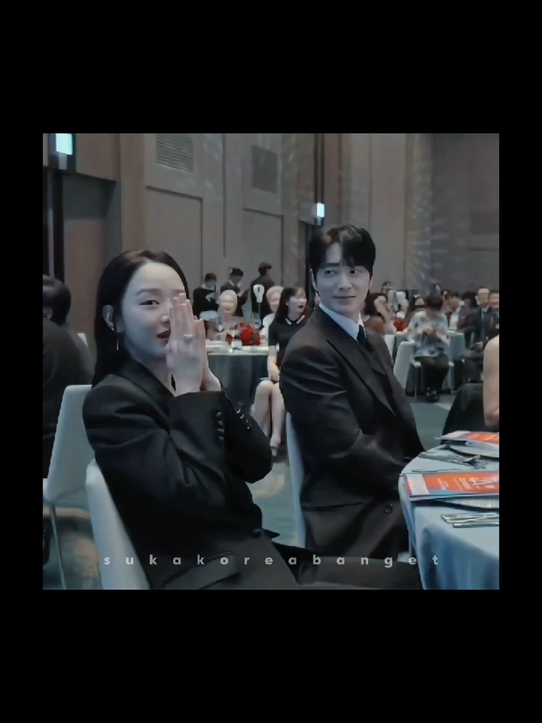 it’s giving rich arranged marriage but he’s the one down bad first 😭🔥  #shinhaesun #leejunhyuk #theartofsarah #ladydoir #netflix 